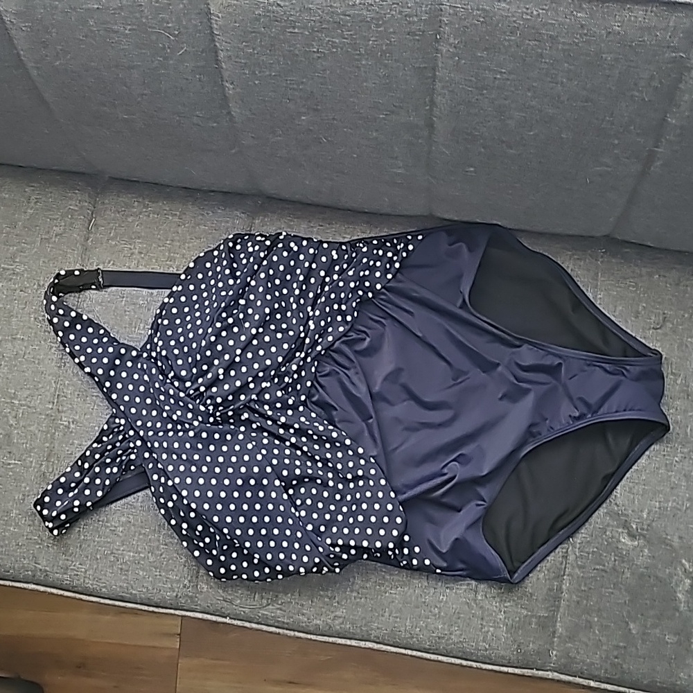 NWOT Womens Plus Swimsuit size 18 Swimsuit for All